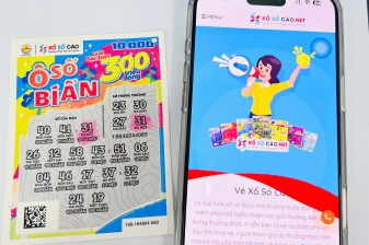 Khách hàng may mắn trúng giải đặc biệt 300 triệu đồng với vé số cào tại TP.HCM
